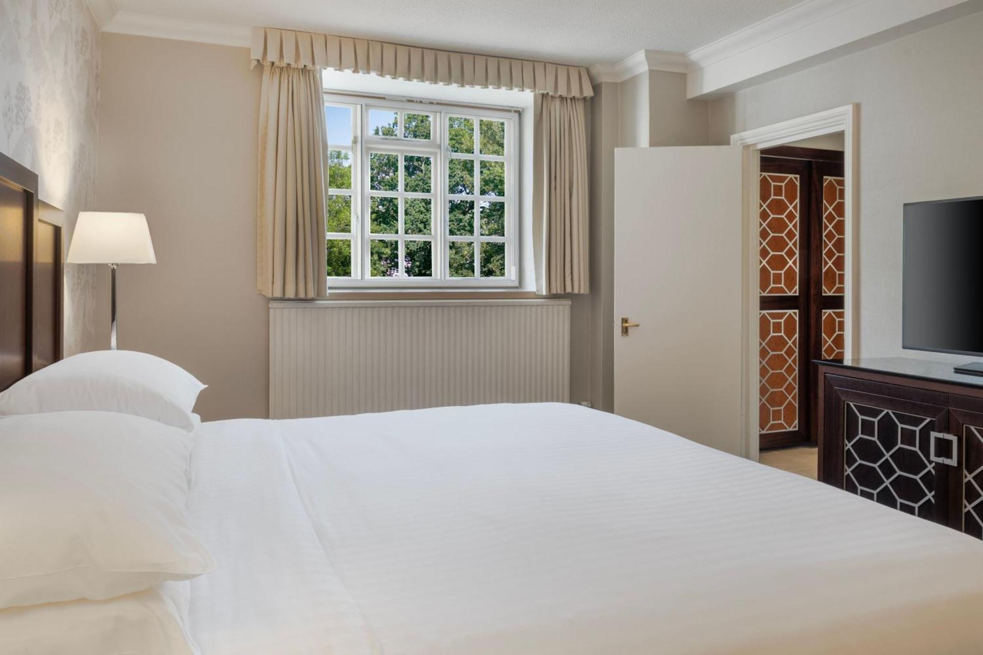 Delta Hotels By Marriott St Pierre Country Club Chepstow Exteriör bild
